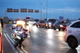 Kindje en vrouw naar ziekenhuis na kopstaartbotsing in Vijfhuizen