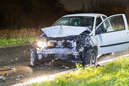 Auto botst op voorganger op de Drie Merenweg bij Zwaanshoek