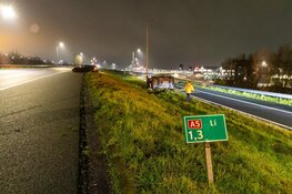 Voertuig schiet van de weg en komt op zijn kant terecht na ongeval op de A5 bij Hoofddorp
