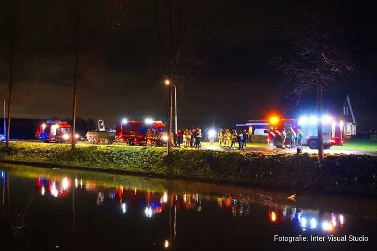 Reanimatie na te water geraakte auto in Nieuw-Vennep