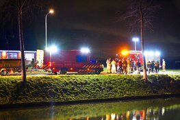 Reanimatie na te water geraakte auto in Nieuw-Vennep