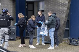 Politie lost waarschuwingsschoten bij aanhoudingen bij bedrijfspand in Uithoorn