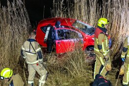 Auto raakt te water op A9 bij Badhoevedorp