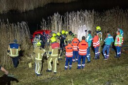 Auto raakt te water op A9 bij Badhoevedorp