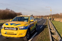 Auto te water langs N205 in Zwaanshoek