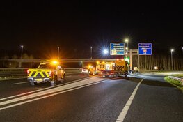 Automobilist gewond bij aanrijding met geleider op A9 bij Lijnden
