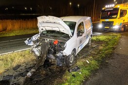 Automobilist gewond bij aanrijding met geleider op A9 bij Lijnden