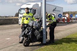 Scooterrijder gewond bij ongeval Kruisweg Rozenburg