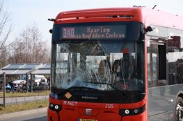 Fietser aangereden door lijnbus: zwaargewond naar ziekenhuis in Aalsmeer