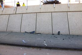 Auto raakt van de weg in Cruquius, één persoon naar het ziekenhuis