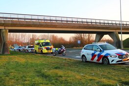 Auto raakt van de weg in Cruquius, één persoon naar het ziekenhuis