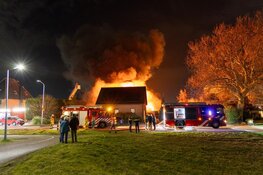 Uitslaande brand in loods in Rozenburg