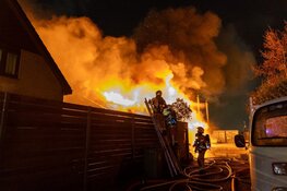 Uitslaande brand in loods in Rozenburg