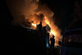 Uitslaande brand in loods in Rozenburg
