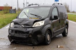 Auto en bestelbus botsen in Hoofddorp