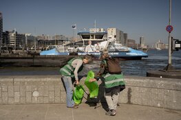 Canal Cleanup haalt duizenden kilo’s zwerfafval op langs het Noordzeekanaal en ’t IJ