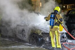 Auto door brand verwoest in Hoofddorp