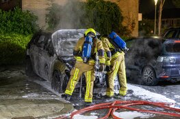 Auto door brand verwoest in Hoofddorp
