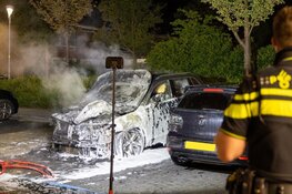 Auto door brand verwoest in Hoofddorp