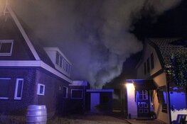 Grote uitslaande brand uitgebroken in leegstaand pand Rijsenhout
