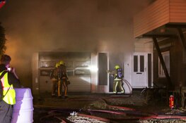 Grote uitslaande brand uitgebroken in leegstaand pand Rijsenhout