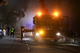 Grote uitslaande brand uitgebroken in leegstaand pand Rijsenhout