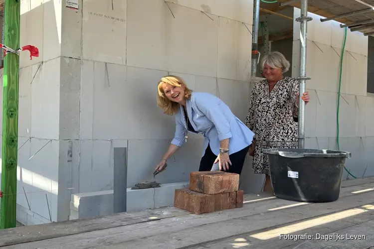Eerste steen gelegd van nieuwe woonzorglocatie Het Overboshuis in Hoofddorp