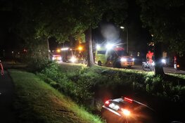 Auto te water in Hoofddorp, bestuurder niet aangetroffen