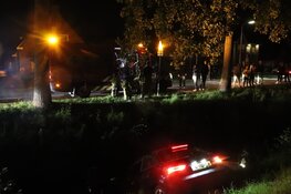 Auto te water in Hoofddorp, bestuurder niet aangetroffen