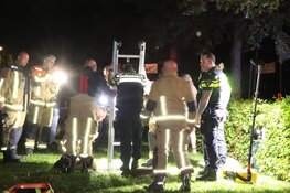 Vrouw en hond uit put gered in Vijfhuizen