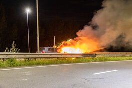 Auto brandt uit op snelweg bij Vijfhuizen