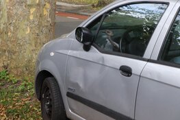 Scooterrijdster gewond na botsing tegen personenauto