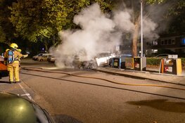 Politie onderzoekt nachtelijke autobrand in Zwanenburg