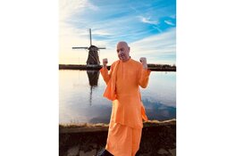 Peloerling keert terug naar huis: de Walking Monk begint aan een wandeling van toewijding door Nederland