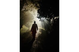 Peloerling keert terug naar huis: de Walking Monk begint aan een wandeling van toewijding door Nederland