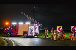 Auto vliegt uit de bocht en eindigt in sloot