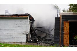 Schuren verwoest door brand in Zwanenburg