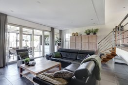 Klaversloot 41 in Broek op Langedijk, energiezuinige vrijstaande royale woning, gelegen aan het water, geschikt voor wonen en werken