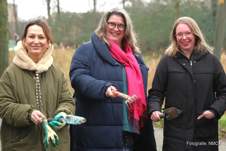 Vernieuwde buurttuin aan de Nabuccosingel: inwoners vergroenen hun eigen straat