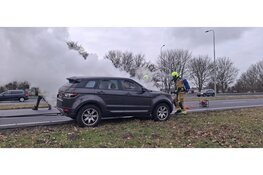 Voertuig volledig uitgebrand tijdens rit in Hoofddorp