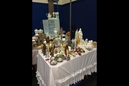 Drukbezochte vlooienmarkt in Heemstede: schatzoeken in Sportcentrum Groenendaal