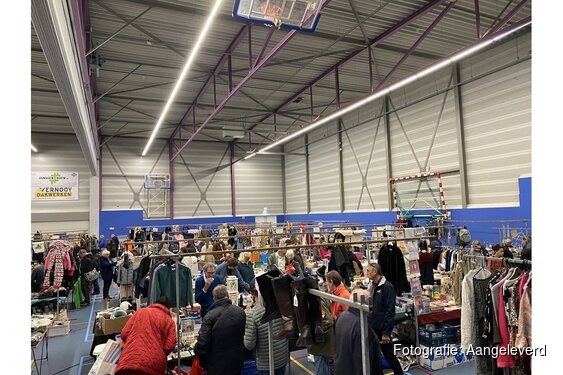Grote vlooienmarkt in Sportcentrum De Vosse