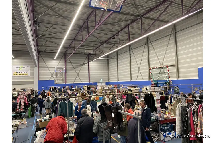 Grote vlooienmarkt in Sportcentrum De Vosse