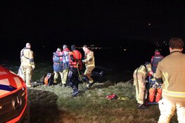 Auto belandt in ringvaart. Duikers zoeken naar bestuurder