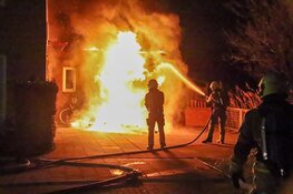 Uitslaande brand in schuur bij woning in Hoofddorp