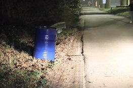 Vat met onbekende inhoud gevonden langs landweg in Zwanenburg