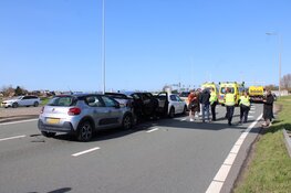 Gewonde na kop-staartbotsing tussen meerdere voertuigen op N-weg Vijfhuizen