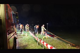 Auto belandt in ringvaart, bestuurder door brandweer bevrijd