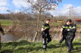 Voertuig te water in Hoofddorp, twee inzittenden met schrik vrijgekomen