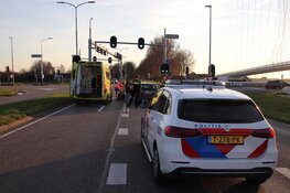 Gewonden na kop-staart botsing bij stoplichten in Hoofddorp